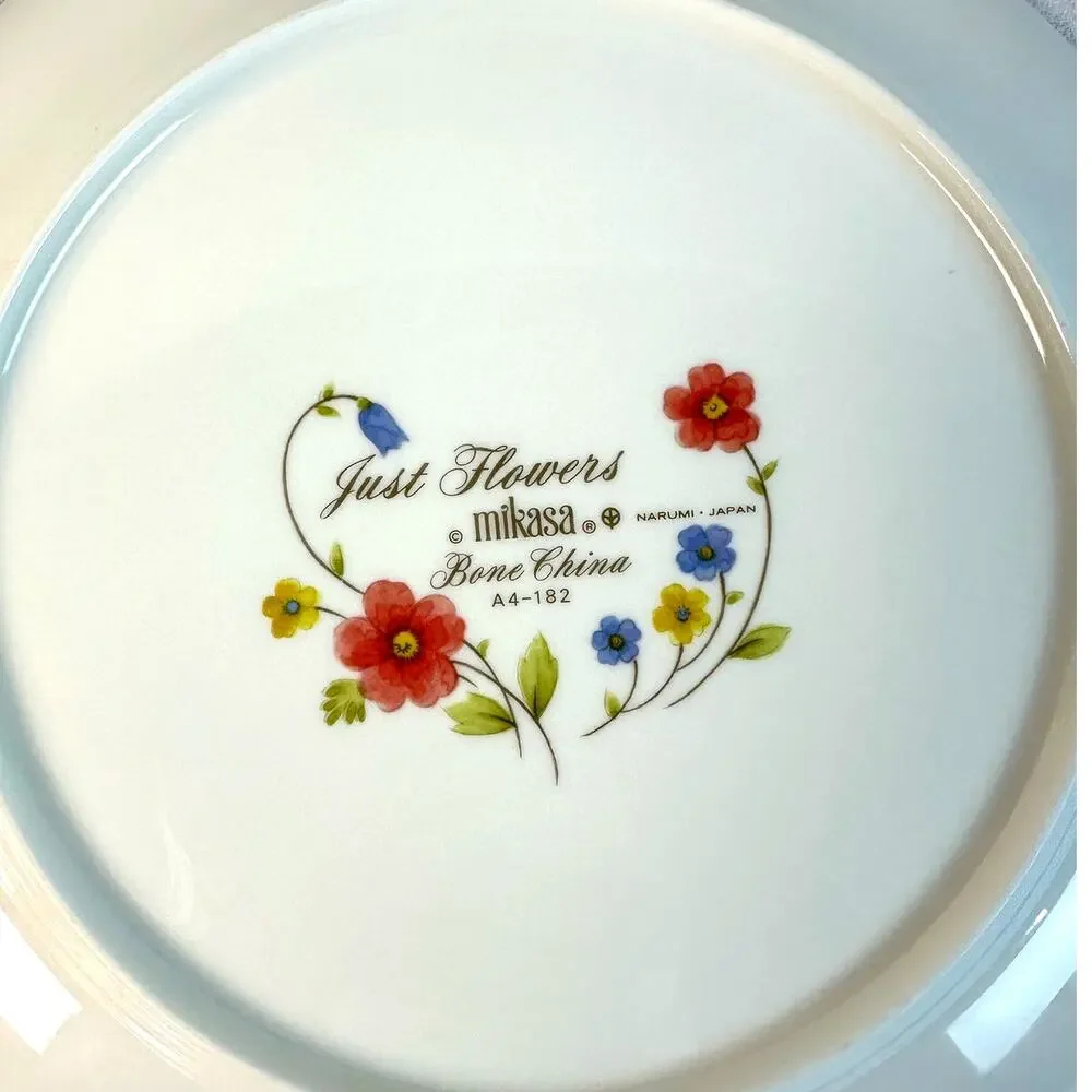 Mikasa Bone China Japan 1974-1996 Retired 'Just Flowers' 4-Piece Place Setting